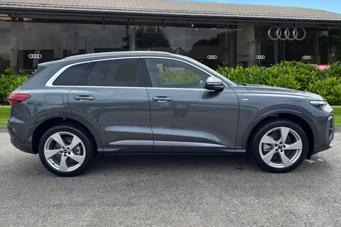 DC25OLA Audi Q5 SUV S line TDI quattro 204 PS S tronic Thumbnail #3