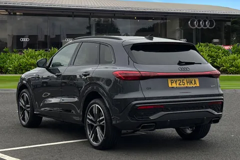 PY25HKA Audi Q5 2.0 TFSI Quattro Edition 1 5dr S Tronic Thumbnail #3