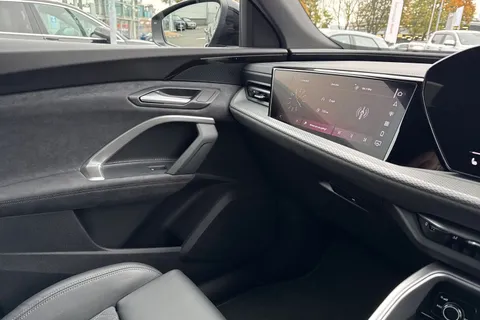 PY25HKA Audi Q5 2.0 TFSI Quattro Edition 1 5dr S Tronic Thumbnail #21