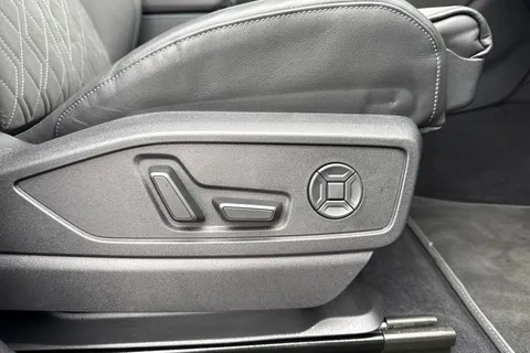 PY25HKA Audi Q5 2.0 TFSI Quattro Edition 1 5dr S Tronic Thumbnail #49