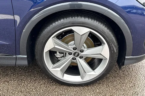 DG75XRK Audi Q4 125kW 35 55kWh Black Edition 5dr Auto Thumbnail #10