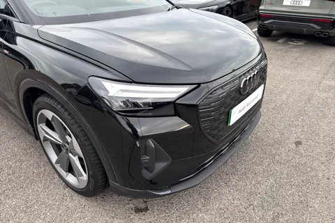 DA75EBN Audi Q4 e-tron Q4  Black Edition 35 e-tron  125,00 kW Thumbnail #10