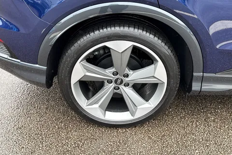 DG75XRK Audi Q4 125kW 35 55kWh Black Edition 5dr Auto Thumbnail #11