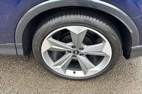 DG75XRK Audi Q4 125kW 35 55kWh Black Edition 5dr Auto Thumbnail #12