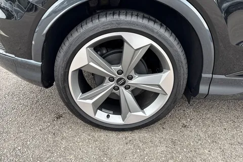 DA75EBN Audi Q4 e-tron Q4  Black Edition 35 e-tron  125,00 kW Thumbnail #12