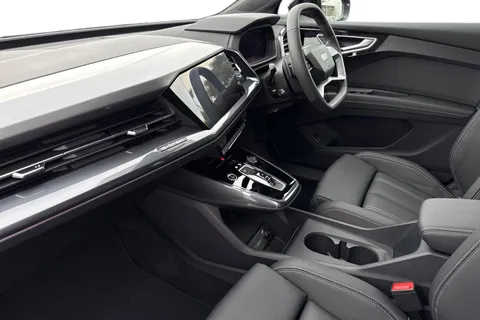 DA75EBN Audi Q4 e-tron Q4  Black Edition 35 e-tron  125,00 kW Thumbnail #16