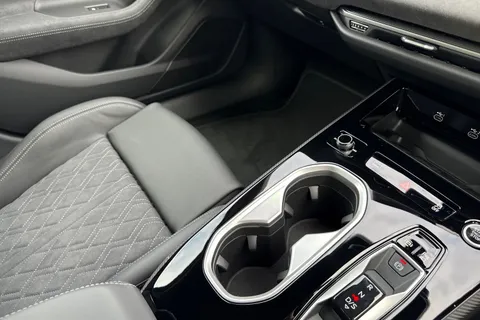 DE75ZND Audi A6 Saloon Launch Edition TDI quattro 204 PS S tronic Thumbnail #21