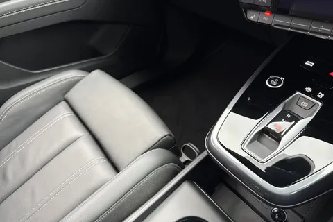 DA75EBN Audi Q4 e-tron Q4  Black Edition 35 e-tron  125,00 kW Thumbnail #21