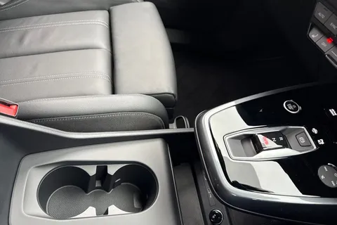 DA75EBN Audi Q4 e-tron Q4  Black Edition 35 e-tron  125,00 kW Thumbnail #24