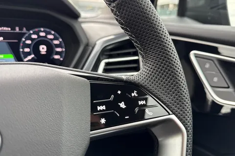 DA75EBN Audi Q4 e-tron Q4  Black Edition 35 e-tron  125,00 kW Thumbnail #26