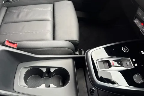 DA75EBN Audi Q4 e-tron Q4  Black Edition 35 e-tron  125,00 kW Thumbnail #54