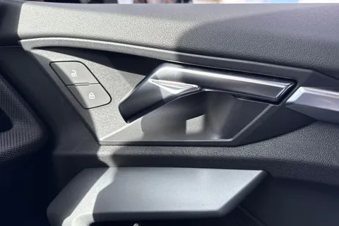 DK75URX Audi A3 2.0 TDI 150 Black Edition 5dr S Tronic Thumbnail #20