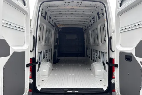 PJ75VBP Volkswagen Crafter CR35 Panel van Commerce LWB 140 PS 2.0 TDI 8sp Automatic FWD Thumbnail #6