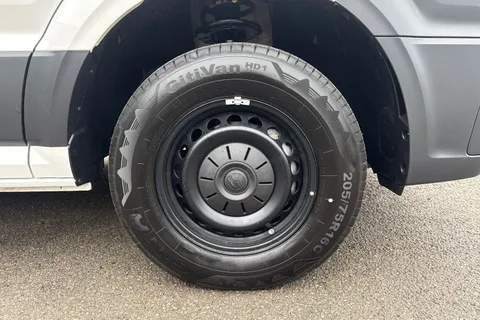 PJ75VBP Volkswagen Crafter CR35 Panel van Commerce LWB 140 PS 2.0 TDI 8sp Automatic FWD Thumbnail #9