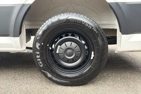 PJ75VBP Volkswagen Crafter CR35 Panel van Commerce LWB 140 PS 2.0 TDI 8sp Automatic FWD Thumbnail #11