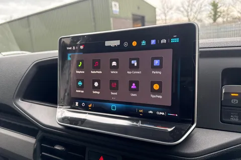 PJ75VBP Volkswagen Crafter CR35 Panel van Commerce LWB 140 PS 2.0 TDI 8sp Automatic FWD Thumbnail #16