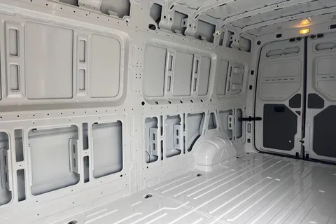 PJ75VBP Volkswagen Crafter CR35 Panel van Commerce LWB 140 PS 2.0 TDI 8sp Automatic FWD Thumbnail #18