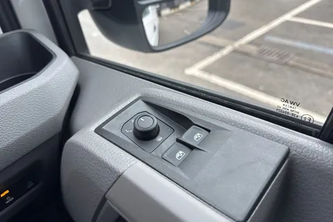 PJ75VBP Volkswagen Crafter CR35 Panel van Commerce LWB 140 PS 2.0 TDI 8sp Automatic FWD Thumbnail #20