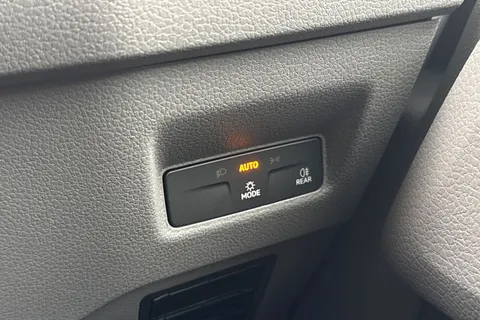 PJ75VBP Volkswagen Crafter CR35 Panel van Commerce LWB 140 PS 2.0 TDI 8sp Automatic FWD Thumbnail #24