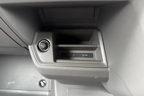 PJ75VBP Volkswagen Crafter CR35 Panel van Commerce LWB 140 PS 2.0 TDI 8sp Automatic FWD Thumbnail #28