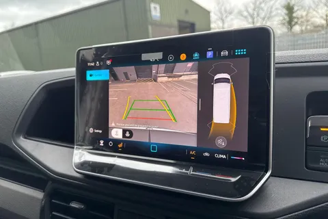 PJ75VBP Volkswagen Crafter CR35 Panel van Commerce LWB 140 PS 2.0 TDI 8sp Automatic FWD Thumbnail #31