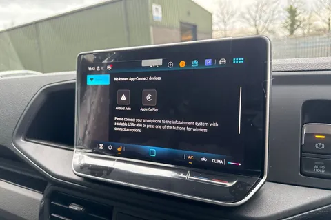 PJ75VBP Volkswagen Crafter CR35 Panel van Commerce LWB 140 PS 2.0 TDI 8sp Automatic FWD Thumbnail #32