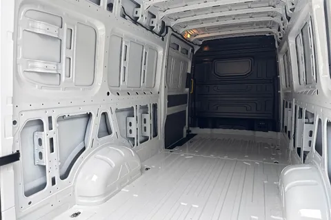 PJ75VBP Volkswagen Crafter CR35 Panel van Commerce LWB 140 PS 2.0 TDI 8sp Automatic FWD Thumbnail #38