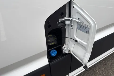 PJ75VBP Volkswagen Crafter CR35 Panel van Commerce LWB 140 PS 2.0 TDI 8sp Automatic FWD Thumbnail #40