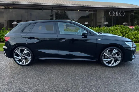 DC25XFY Audi A3 Black Edition 35 TFSI  150 PS S tronic Thumbnail #4