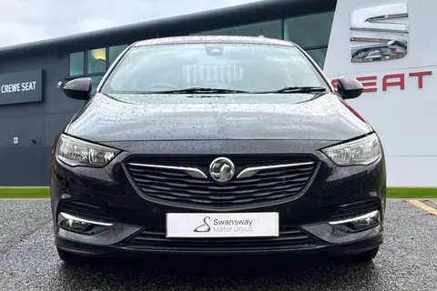 DU68UZV Vauxhall Insignia 2.0 Turbo D BlueInjection SRi VX Line Nav Grand Sport Euro 6 (s/s) 5dr Thumbnail #5