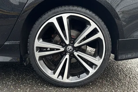 DU68UZV Vauxhall Insignia 2.0 Turbo D BlueInjection SRi VX Line Nav Grand Sport Euro 6 (s/s) 5dr Thumbnail #6