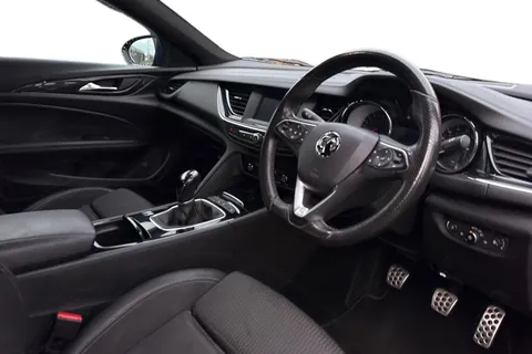 DU68UZV Vauxhall Insignia 2.0 Turbo D BlueInjection SRi VX Line Nav Grand Sport Euro 6 (s/s) 5dr Thumbnail #7