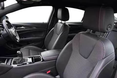 DU68UZV Vauxhall Insignia 2.0 Turbo D BlueInjection SRi VX Line Nav Grand Sport Euro 6 (s/s) 5dr Thumbnail #10