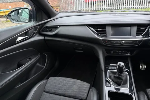 DU68UZV Vauxhall Insignia 2.0 Turbo D BlueInjection SRi VX Line Nav Grand Sport Euro 6 (s/s) 5dr Thumbnail #14