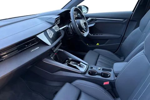 DC25XFY Audi A3 Black Edition 35 TFSI  150 PS S tronic Thumbnail #16