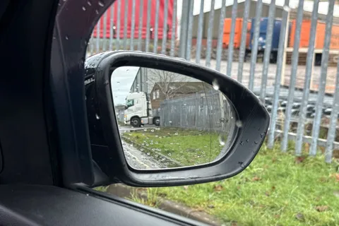 DU68UZV Vauxhall Insignia 2.0 Turbo D BlueInjection SRi VX Line Nav Grand Sport Euro 6 (s/s) 5dr Thumbnail #17