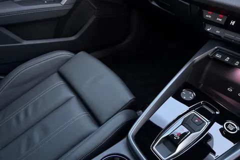 DC25XFY Audi A3 Black Edition 35 TFSI  150 PS S tronic Thumbnail #21