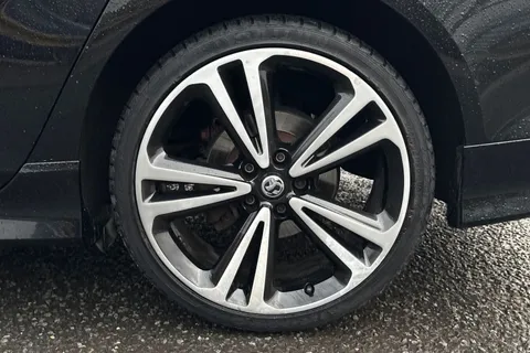 DU68UZV Vauxhall Insignia 2.0 Turbo D BlueInjection SRi VX Line Nav Grand Sport Euro 6 (s/s) 5dr Thumbnail #21