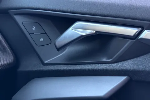 DC25XFY Audi A3 Black Edition 35 TFSI  150 PS S tronic Thumbnail #22