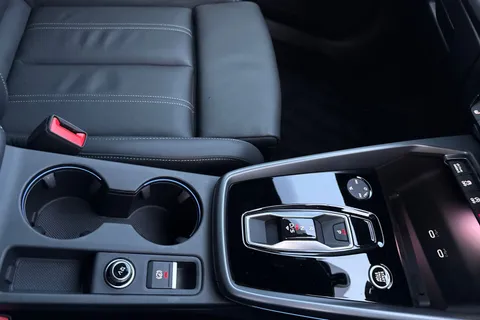 DC25XFY Audi A3 Black Edition 35 TFSI  150 PS S tronic Thumbnail #24