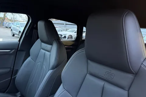 DC25XFY Audi A3 Black Edition 35 TFSI  150 PS S tronic Thumbnail #25