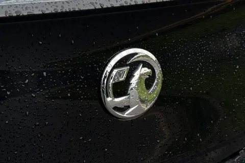 DU68UZV Vauxhall Insignia 2.0 Turbo D BlueInjection SRi VX Line Nav Grand Sport Euro 6 (s/s) 5dr Thumbnail #26