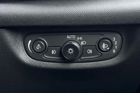 DU68UZV Vauxhall Insignia 2.0 Turbo D BlueInjection SRi VX Line Nav Grand Sport Euro 6 (s/s) 5dr Thumbnail #32