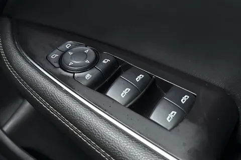 DU68UZV Vauxhall Insignia 2.0 Turbo D BlueInjection SRi VX Line Nav Grand Sport Euro 6 (s/s) 5dr Thumbnail #33