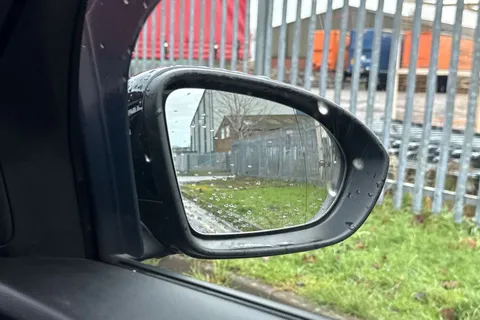 DU68UZV Vauxhall Insignia 2.0 Turbo D BlueInjection SRi VX Line Nav Grand Sport Euro 6 (s/s) 5dr Thumbnail #34