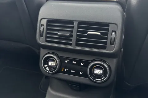 18 of 45 for Land Rover Range Rover Velar 2.0 D200 Dynamic SE 5dr