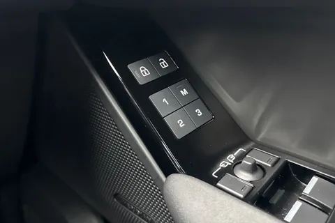 25 of 45 for Land Rover Range Rover Velar 2.0 D200 Dynamic SE 5dr