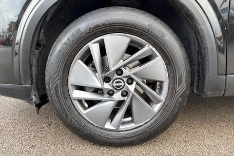 EF72XNT Nissan Qashqai 1.3 DIG-T MHEV Acenta Premium XTRON Euro 6 (s/s) 5dr Thumbnail #12