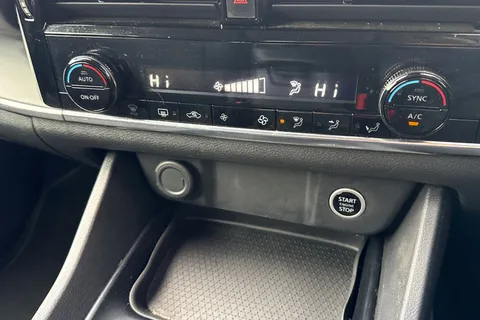 EF72XNT Nissan Qashqai 1.3 DIG-T MHEV Acenta Premium XTRON Euro 6 (s/s) 5dr Thumbnail #22