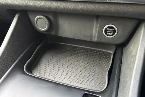 EF72XNT Nissan Qashqai 1.3 DIG-T MHEV Acenta Premium XTRON Euro 6 (s/s) 5dr Thumbnail #48